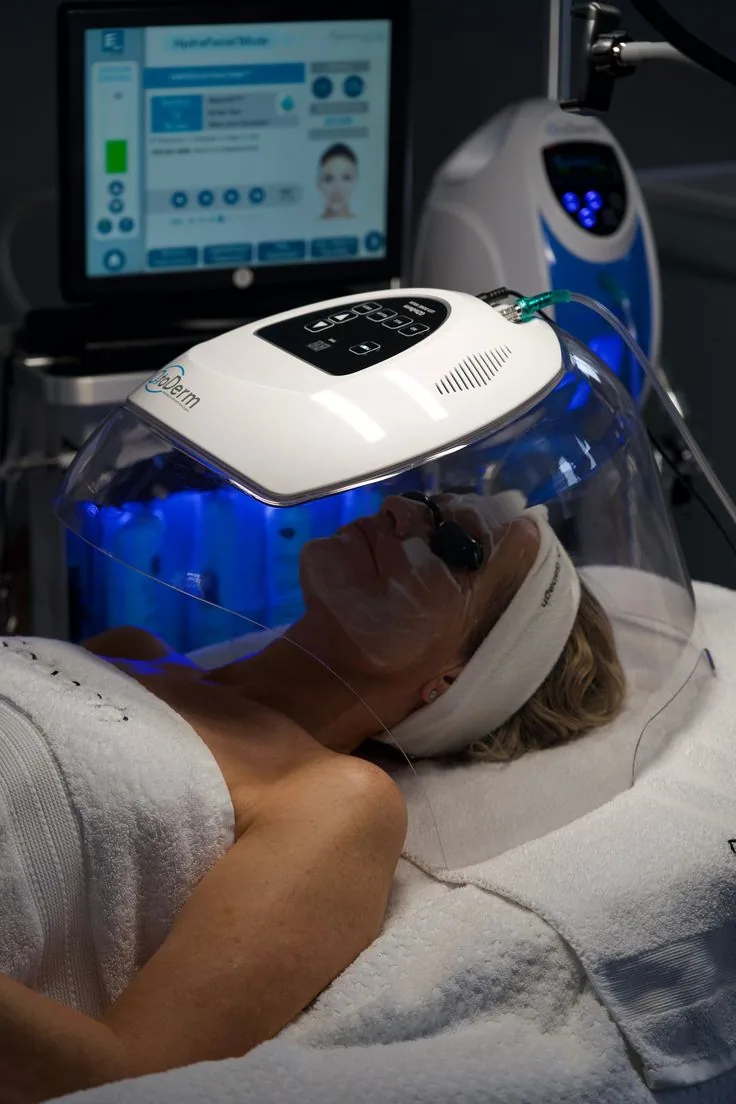 Soin visage professionnel enseigné dans les formations Lumea