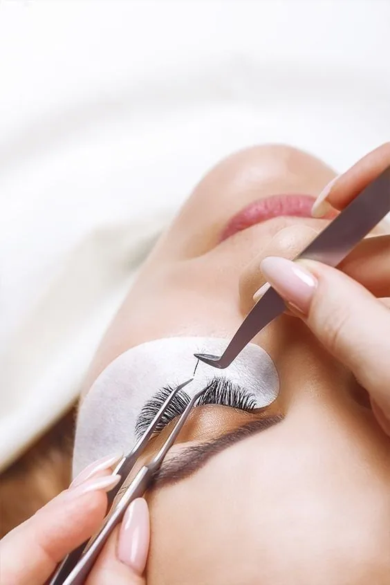 Formation Rehaussement de Cils — Le protocole et ses finitions Préparation d’une session Rehaussement de cils dans un institut